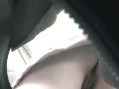 ਅੰਬਰ ਬਰਫ਼ deepthroats ਭਿਆਨਕ ਕੁੱਕੜ ਅਤੇ ਹਾਰਡ fucked ਪ੍ਰਾਪਤ ਕਰਦਾ ਹੈ