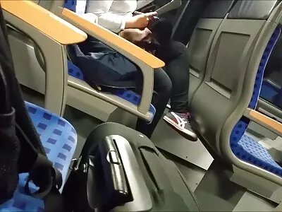 Petite stunner ਇੱਕ ਵਾਰ ਵਿੱਚ ਉਸ ਦੇ ਖੋਤੇ ਵਿੱਚ 2 ਵਿਸ਼ਾਲ cocks ਲੈਂਦਾ ਹੈ