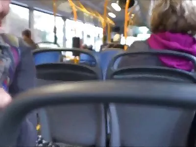 Curvy MILF ਜੂਲੀਆ ਐਨ ਮੰਜੇ ਵਿੱਚ ਆਪਣੇ ਮਤਰੇਏ ਬੱਚੇ fucks