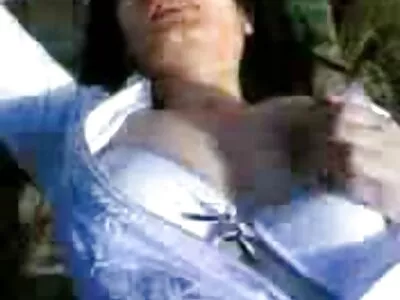 Horny momma ਕਦਰ ਲਾਲਸਾ ਨੌਜਵਾਨ ਕੁੱਕੜ ਹਮਲਾ
