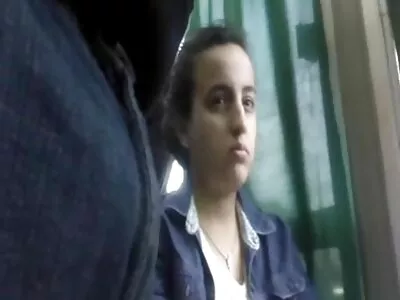 ਸ਼ਾਨਦਾਰ ਦਿਖ ਰਹੀ brunette ਡਿਕ ਚੂਸ ਰਹੀ ਹੈ