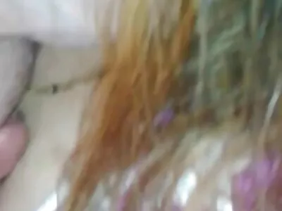 ਗਰਮ ਘਰੇਲੂ ਔਰਤ ਮਸਤੀ ਕਰਨਾ ਪਸੰਦ ਕਰਦੀ ਹੈ